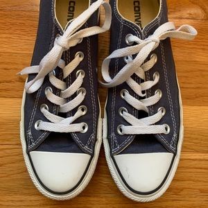 Chuck Taylor All Star Classic Navy, Women’s size 7